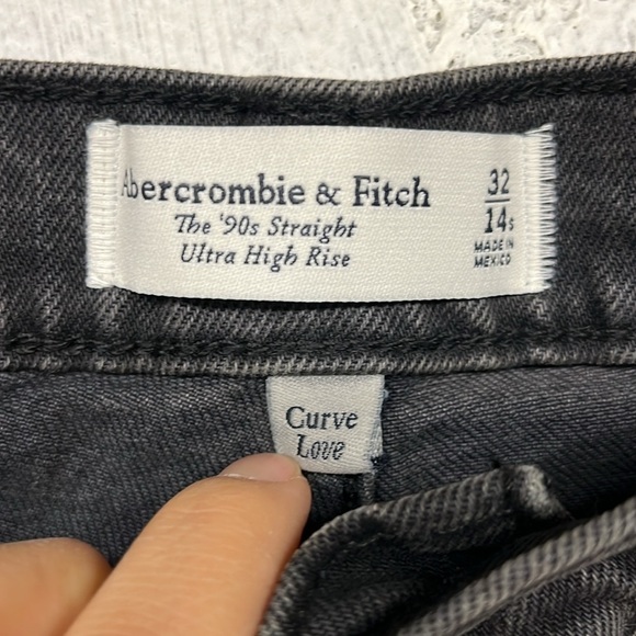 NWT Abercrombie & Fitch the 90s Straight Ultra High Rise Jeans CURVE size 14S - Picture 4 of 6